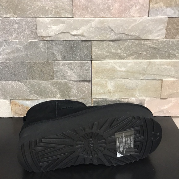 UGG Women's Classic Ultra Mini Platform - Picture 10 of 10
